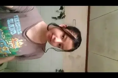 Cewek Sange Mau Mandi Malah Colmek Basah Kuyup Hot